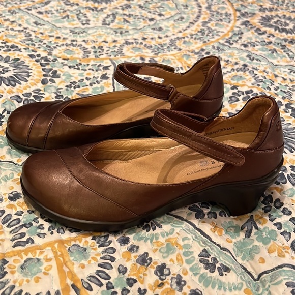 ARAVON Mary Jane style - Size 9AA - Picture 3 of 5